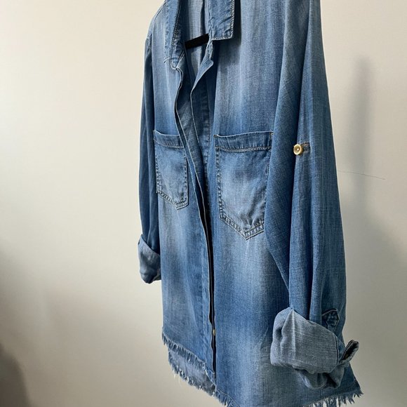 Cloth and Stone Chambray Button Down Top size S - Picture 2 of 4